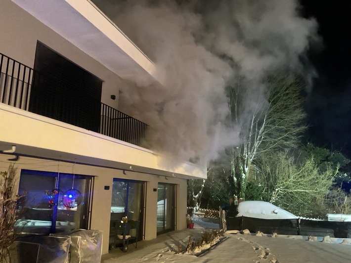 FW-DO: Nächtlicher Brand in einem Einfamilienhaus