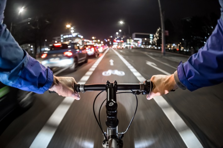 LPI-NDH: Lästige Lebensretter - der Fahrradhelm