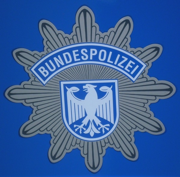Bundespolizeidirektion München: Schleusungsverdacht - Bundespolizei nimmt neunköpfige Gruppe in Gewahrsam