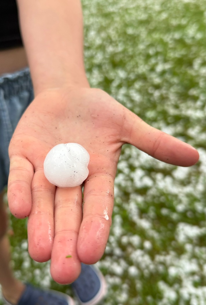 FW Bad Säckingen: Hagelunwetter in Bad Säckingen: Feuerwehr stundenlang im Einsatz