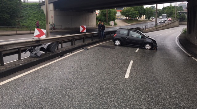 POL-PPKO: Unfall auf der B9 in Koblenz sorgt für Verkehrsstörungen