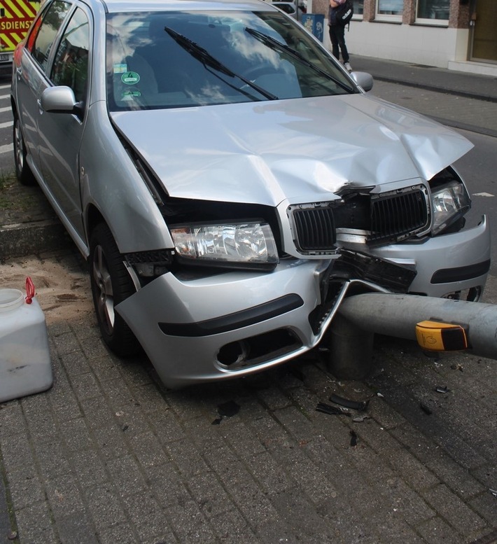 POL-HA: 80-Jährige baut Unfall aufgrund eines medizinischen Notfalls