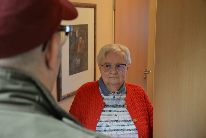 POL-ME: 77-Jährige von falschem Handwerker bestohlen - 2608057