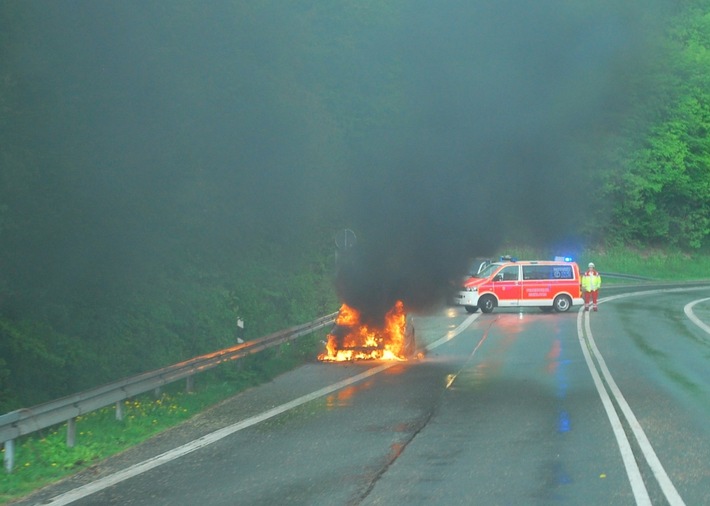 FW-MK: Einsatzreicher Sonntag für die Feuerwehr Iserlohn - mehrere Personen verletzt