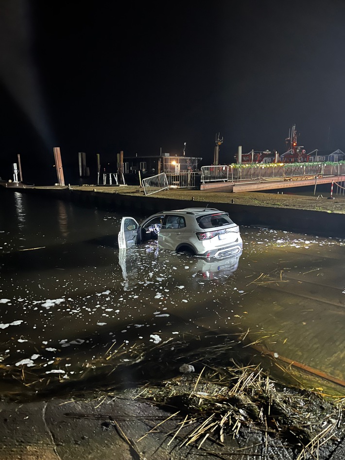 POL-FL: Arnis: 74-Jähriger fährt über Slipanlage in die Schlei