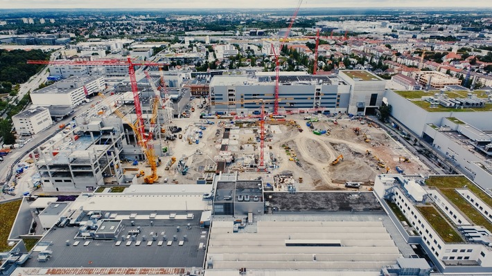 NEUE-MONTAGE_SÜD (c) BMW AG..jpg