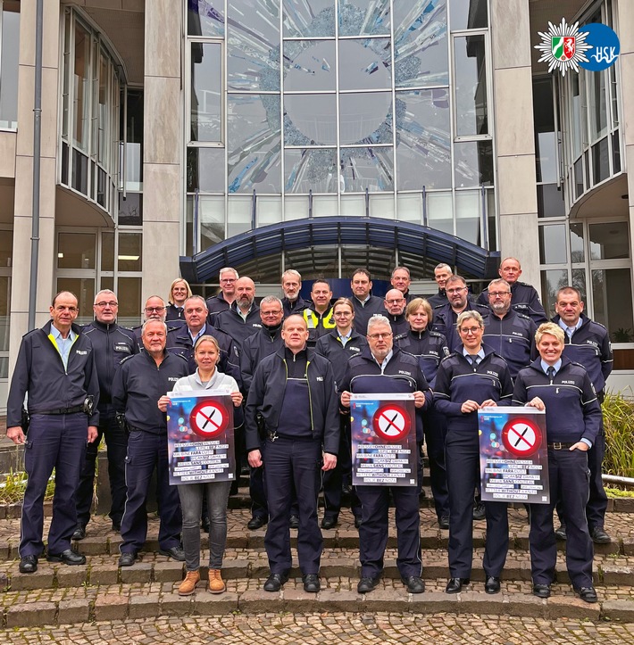 POL-HSK: Polizei im Hochsauerlandkreis ist bei der NRW-Plakatkampagne ,,Besser ohne Messer&quot; dabei