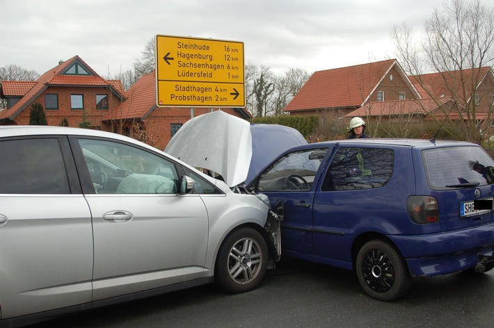 POL-STH: 3 Leichtverletzte bei Verkehrsunfall am Blitzkasten L 445