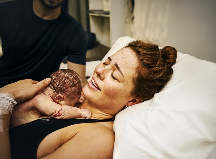 A mom is born / Wenn ein Baby geboren wird, wird auch eine Mutter geboren / Auch eine frischgebackene Mutter braucht ein ganzes Dorf zur Unterstützung - Share the Care!