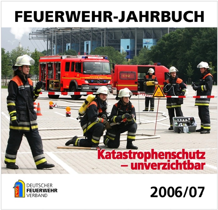 Neues Feuerwehr-Jahrbuch ist ab jetzt im Handel / DFV-Dokumentation: Katastrophenschutz und Mitglieder sind Schwerpunkte
