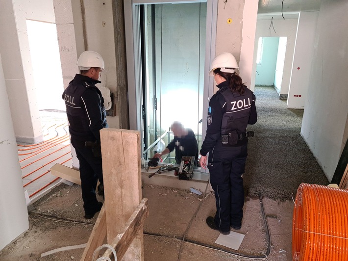 HZA-EF: Zoll deckt Schwarzarbeit in Jena auf / Bauunternehmer zu zwei Jahren Freiheitsstrafe auf Bewährung verurteilt