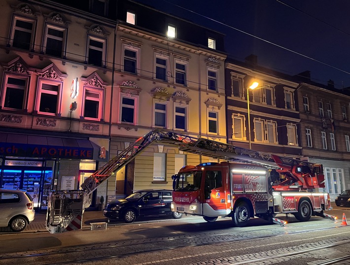 FW-E: Aufwendige Tierrettung - Feuerwehr Essen befreit Katze aus Zwangslage