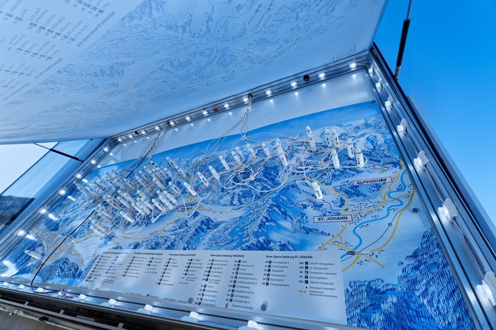 Weltweit erste Panoramatafeln mit magnetisch verschiebbaren LEDs in Snow Space Salzburg