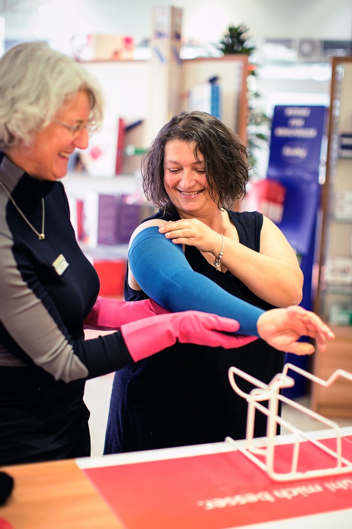 Kompressionstherapie beim Arm-Lymphödem  / "Das Positive daran, ich kann damit alt werden" (FOTO)