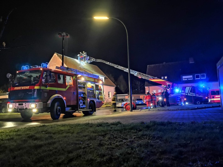 FW-WRN: FEUER_2 - DLK - Kaminbrand - Überörtliche Hilfe in Bergkamen Rünthe
