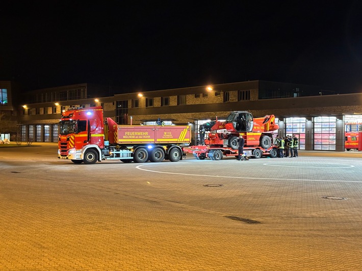 FW-MH: Überörtliche Hilfe in Oberhausen mit Teleskoplader