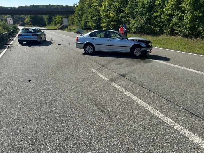 POL-PDPS: Schwerer Unfall auf der B10
