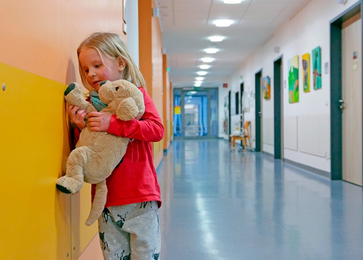 Dokumentarfilm "Elternschule" am 3. Juli um 22:45 Uhr im Ersten