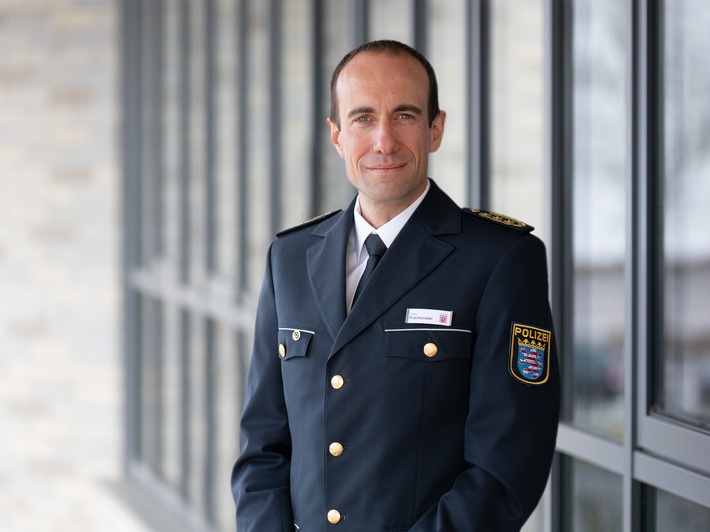 Mittelhessen: Polizeipräsident mahnt zu friedlichem Protest: "Demokratie gilt für uns alle. Wer zu Gewalt greift, verlässt den Boden des Rechtsstaats."