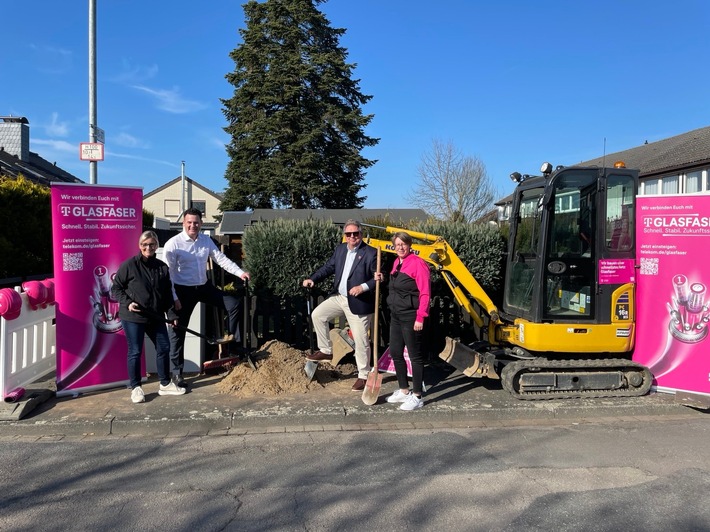 Spatenstich: Glasfaserausbau in Gifhorn geht weiter