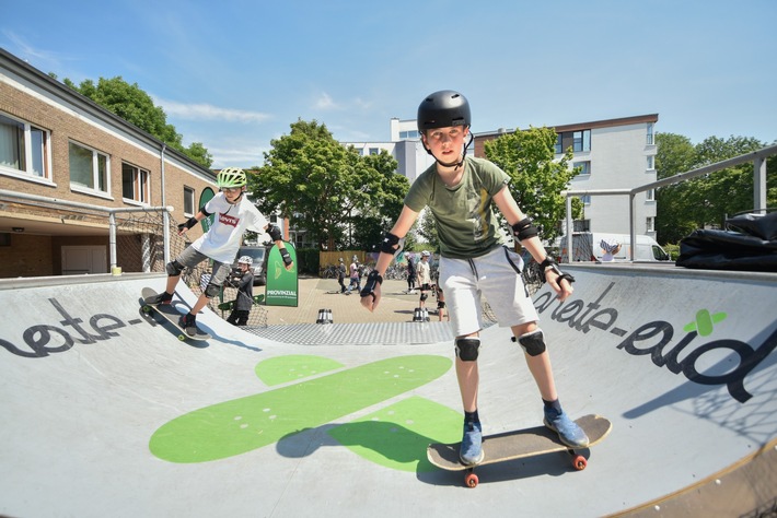 Provinzial-Presseinformation: Auf Skateboards über den Schulhof