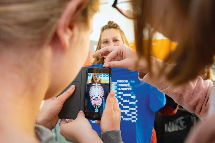 Hightech im Klassenzimmer: Bei der Girls&#039; Day Akademie Ulm entdecken Schülerinnen Berufe mit Zukunft (24.04.)