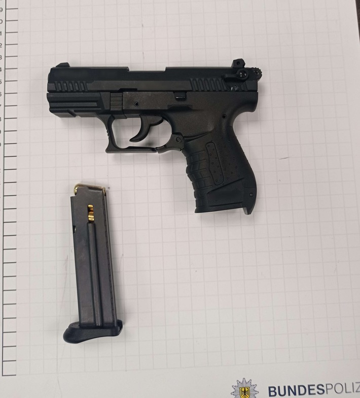 BPOL NRW: Bundespolizisten stellen 22-Jährigen mit Waffe im Hauptbahnhof