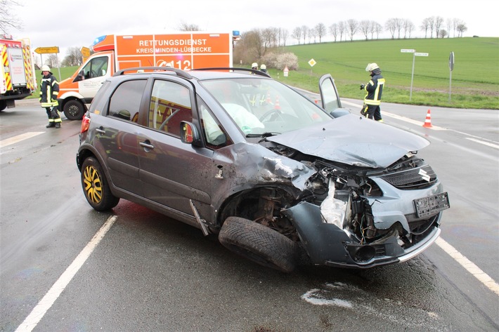 POL-MI: Drei Personen bei Verkehrsunfall leicht verletzt