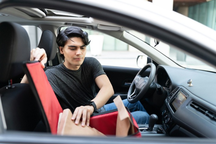 Die rechtlichen Aspekte beim Autoverkauf für junge Menschen