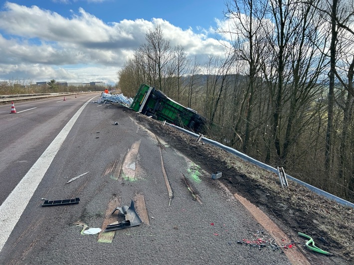 POL-PDPS: Verkehrsunfall mit hohem Sachschaden und leichtverletzter Person