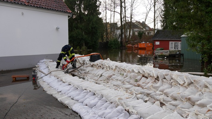 FW Celle: Hochwassereinsätze am 1. Weihnachtstag - 1. Lagemeldung