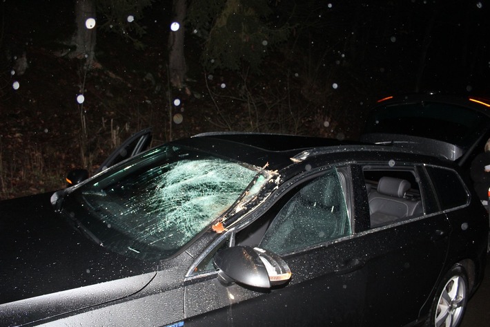 POL-OE: Pkw-Fahrerin kollidiert mit abgerutschtem Baum
