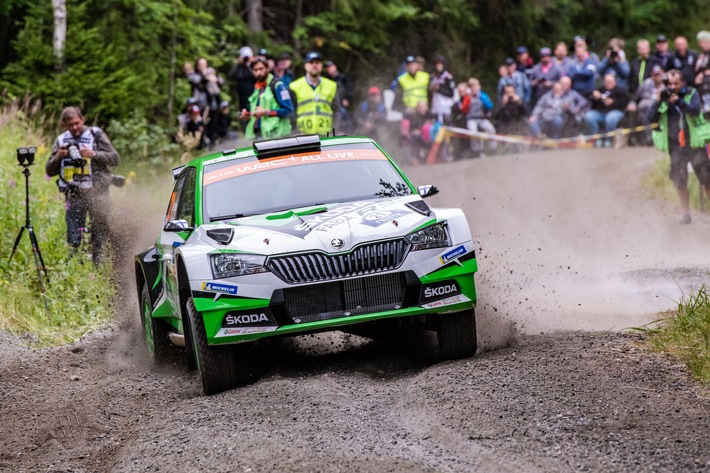 Rallye Großbritannien: SKODA Werksfahrer Rovanperä mit Matchball im Kampf um WRC 2 Pro-Titel (FOTO)