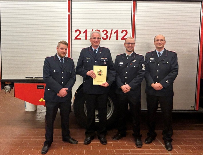 FW Flotwedel: Jahreshauptversammlung der Ortsfeuerwehr Wienhausen mit zahlreichen Beförderungen und Ehrungen - Bronzene Ehrennadel für Ralf Eggelmann