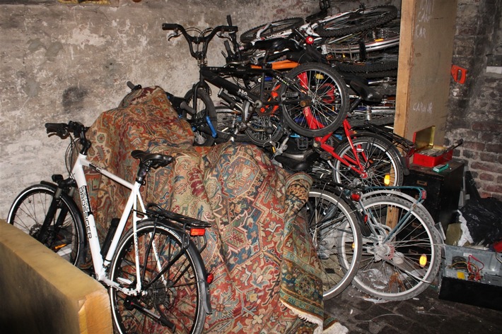 POL-E: Essen: 33-Jähriger ortet sein gestohlenes Fahrrad - Polizei findet weiteres mutmaßliches Diebesgut in Keller
