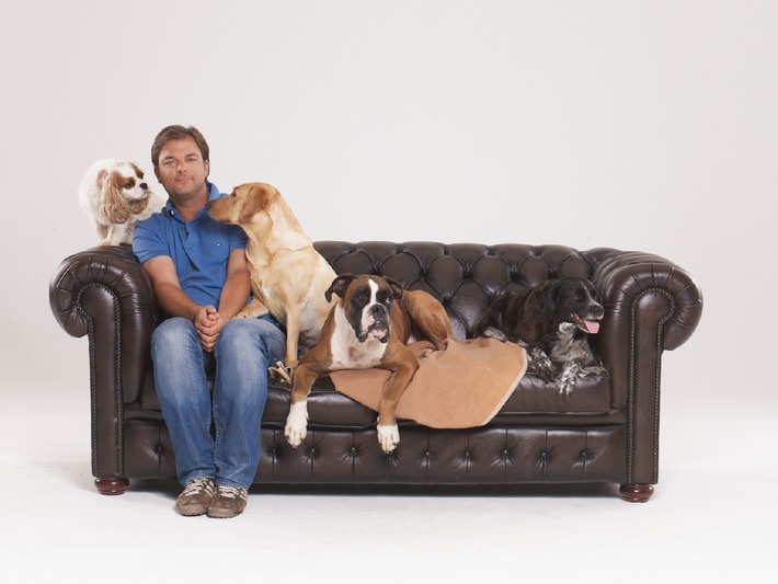 Kooperation mit Tiernahrungshersteller Pro Developments: &quot;Hundeprofi&quot; Martin Rütter ist neuer Markenbotschafter für PLATINUM-Hundenahrung (BILD)
