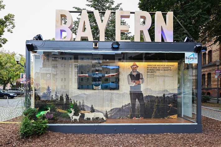 EinheitsEXPO Halle an der Saale - Cubes - Bayern / Hautnah - einzigartig und traditionell anders: Erleben Sie Bayern beim Tag der Deutschen Einheit in Halle (S.) / Weiterer Text über ots und www.presseportal.de/nr/157804 / Die Verwendung dieses Bildes ist für redaktionelle Zwecke unter Beachtung ggf. genannter Nutzungsbedingungen honorarfrei. Veröffentlichung bitte mit Bildrechte-Hinweis.