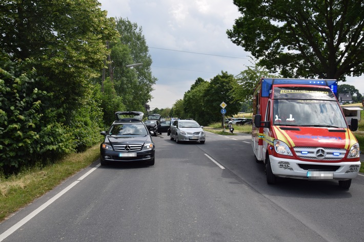 POL-HF: Verkehrsunfall mit Personenschaden -
Drei PKW ineinander geschoben