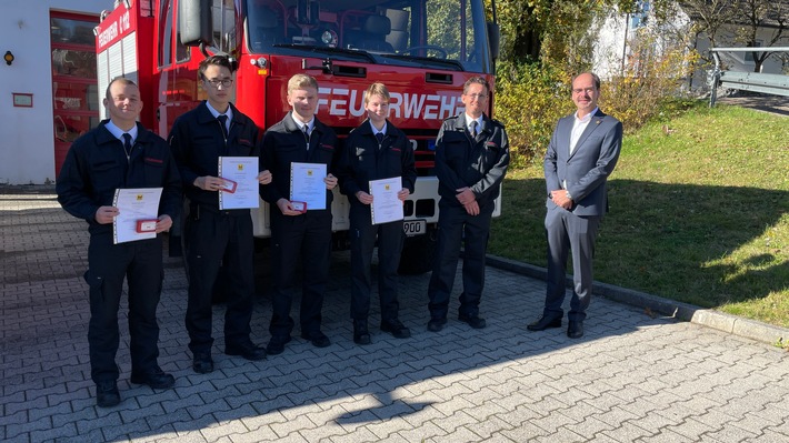 FW-EN: Feuerwehr ehrt Jubilare und übernimmt Nachwuchs in die Einsatzabteilung