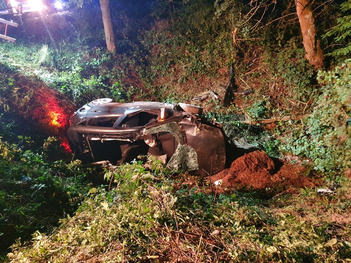 POL-PDKH: Autofahrer bei Verkehrsunfall schwer verletzt