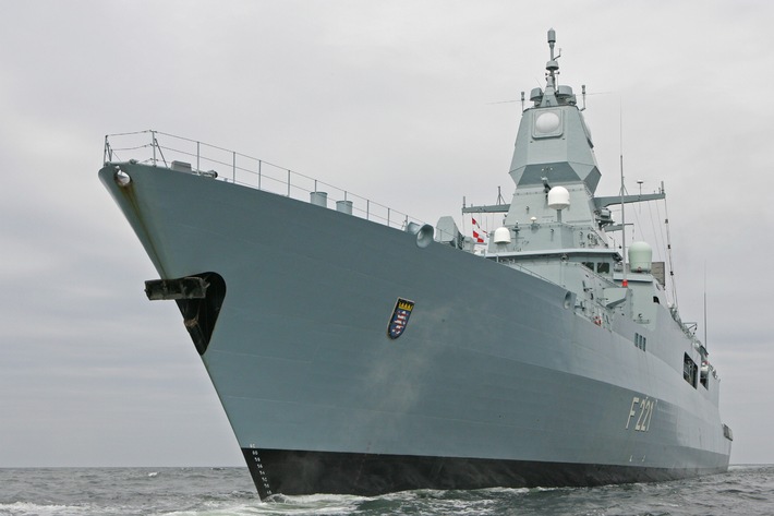 Deutsche Marine - Pressemeldung: Fregatte Hessen beendet Hafenaufenthalt in Riga