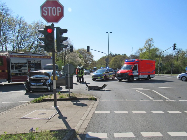 POL-ME: Fünfstelliger Sachschaden nach Verkehrsunfall - Erkrath - 2104111