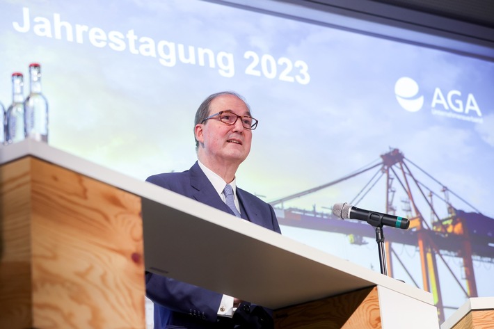 AGA-Jahrestagung mit Top-Ökonom Straubhaar und Finanzsenator Dressel im Digital Hub Logistics Hamburg