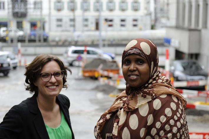 Erstmals Menschenrechtspreis für Schweizerin und Somalierin - Stiftung für Freiheit und Menschenrechte geht neue Wege bei der Finanzierung (BILD)