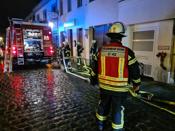 FW-BN: Feuer an einer Tiefgaragenzufahrt