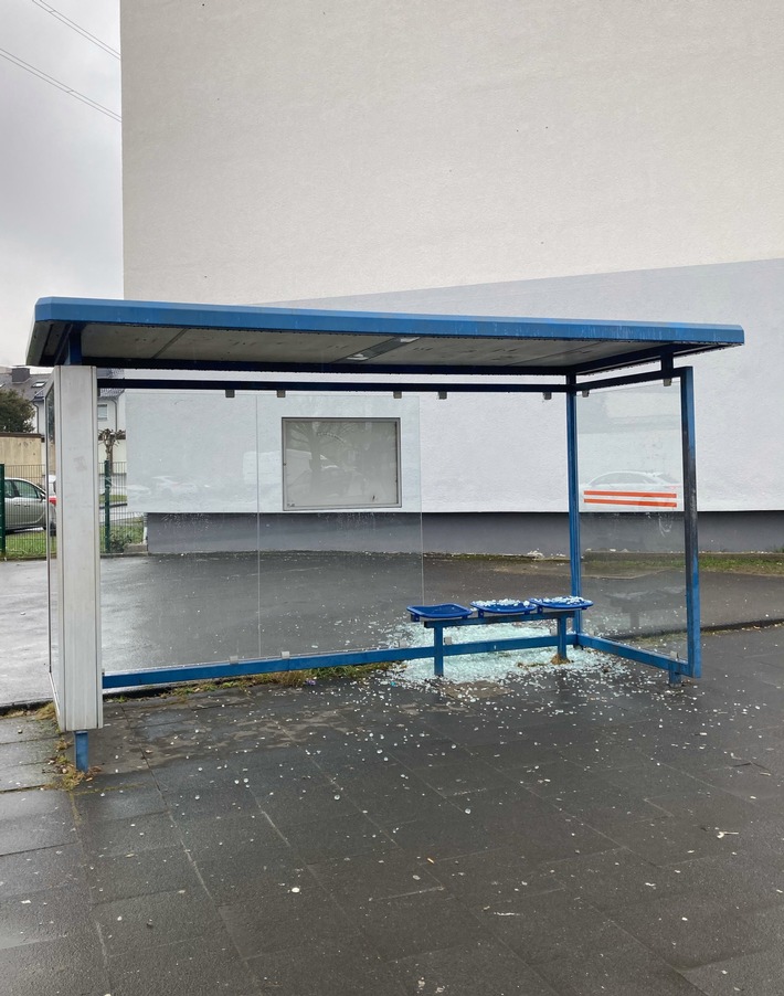 POL-HA: Zeugen nach Sachbeschädigung an Bushaltestelle in Hohenlimburg gesucht