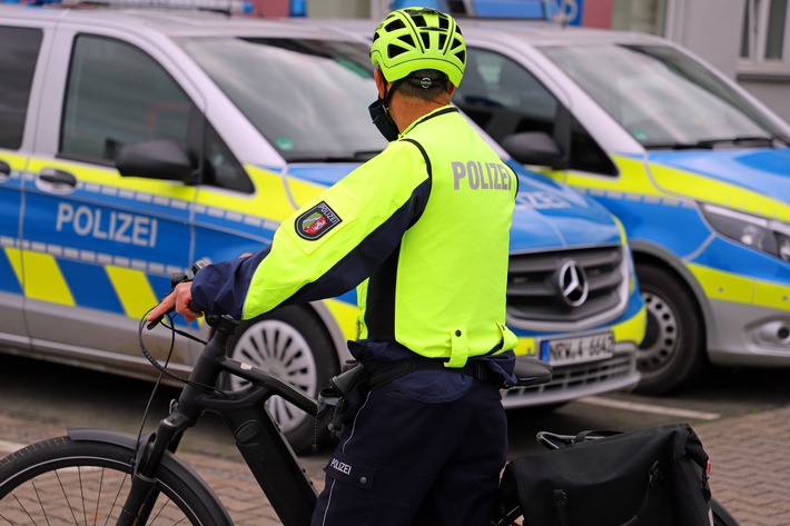 POL-UN: Kamen/Unna - Verkehrsunfallprävention: Polizei kontrolliert Fahrradfahrer - Tipps für die dunkle Jahreszeit
