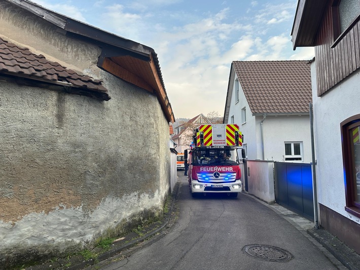 FW Weinheim: Gemeldeter Kaminbrand in der Rosengasse