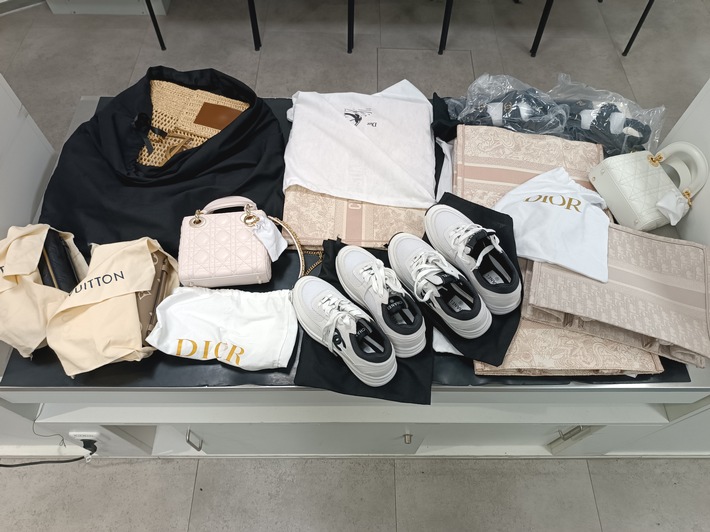 HZA-K: Shoppingtour in Dubai endet für Mutter und Tochter mit Steuerstrafverfahren / Kölner Zoll vereitelt Schmuggelversuch von Luxus-Handtaschen und -Schuhen