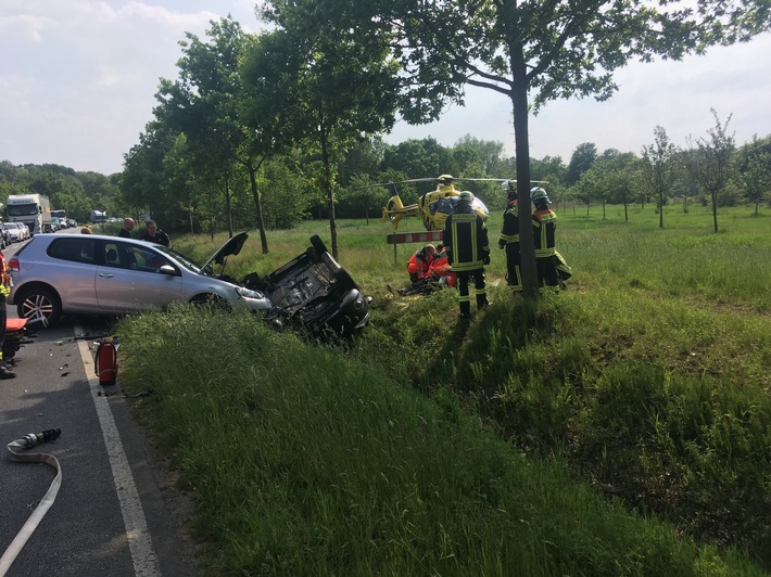 POL-VER: ++Niesattacke löst heftigen Zusammenstoß aus - Unfall auf der Lilienthaler Allee fordert zwei Schwerverletzte++